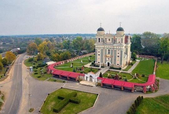 Лучай костел