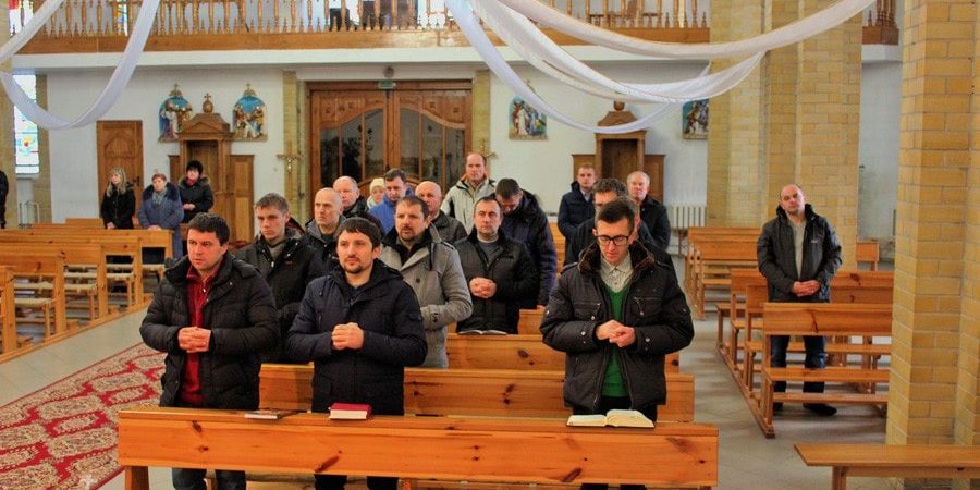 Реколлекции группы Мужчины Святого Иосифа в костеле на Южном в ноябре 2015 Реколлекции группы Мужчины Святого Иосифа в костеле на Южном в ноябре 2015