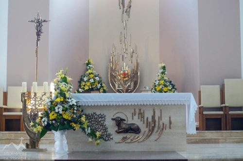 Фото главного алтаря в гродненском костеле на Девятовке