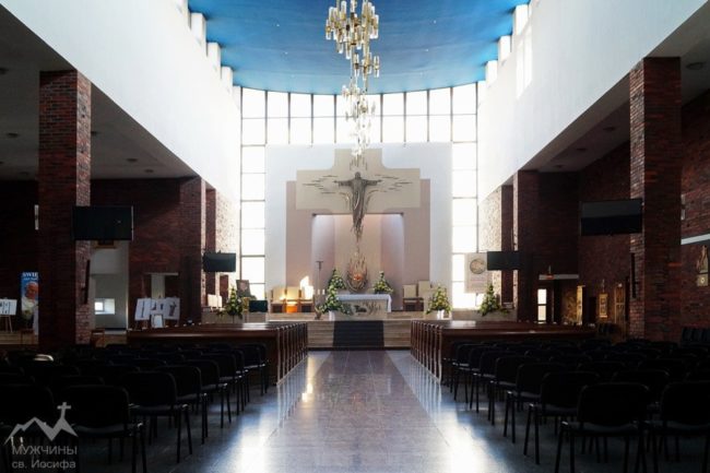 Фото красного костела в Гродно
