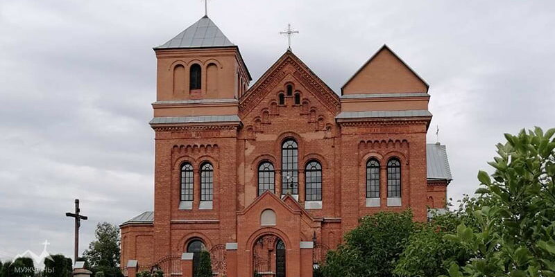 Росица Костел Святой Троицы фото